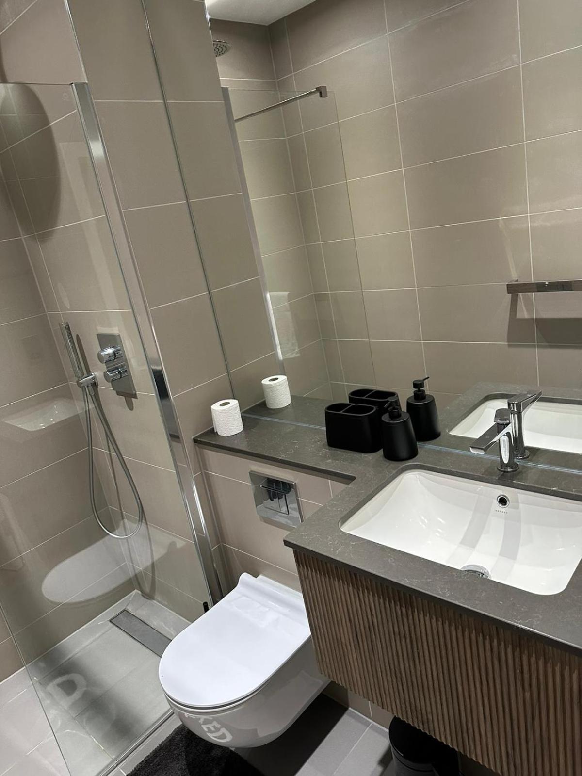 Richardson Deluxe Apartments - 3 Bed Londres Extérieur photo